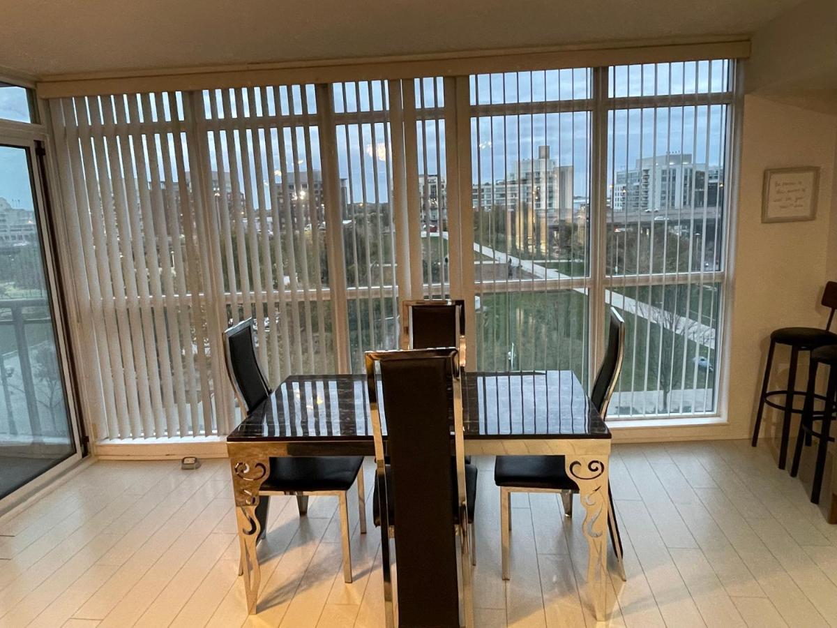 Cozy Open Concept 2Br 2Bath W/Parking -Jays/Cn Apartamento Toronto Exterior foto