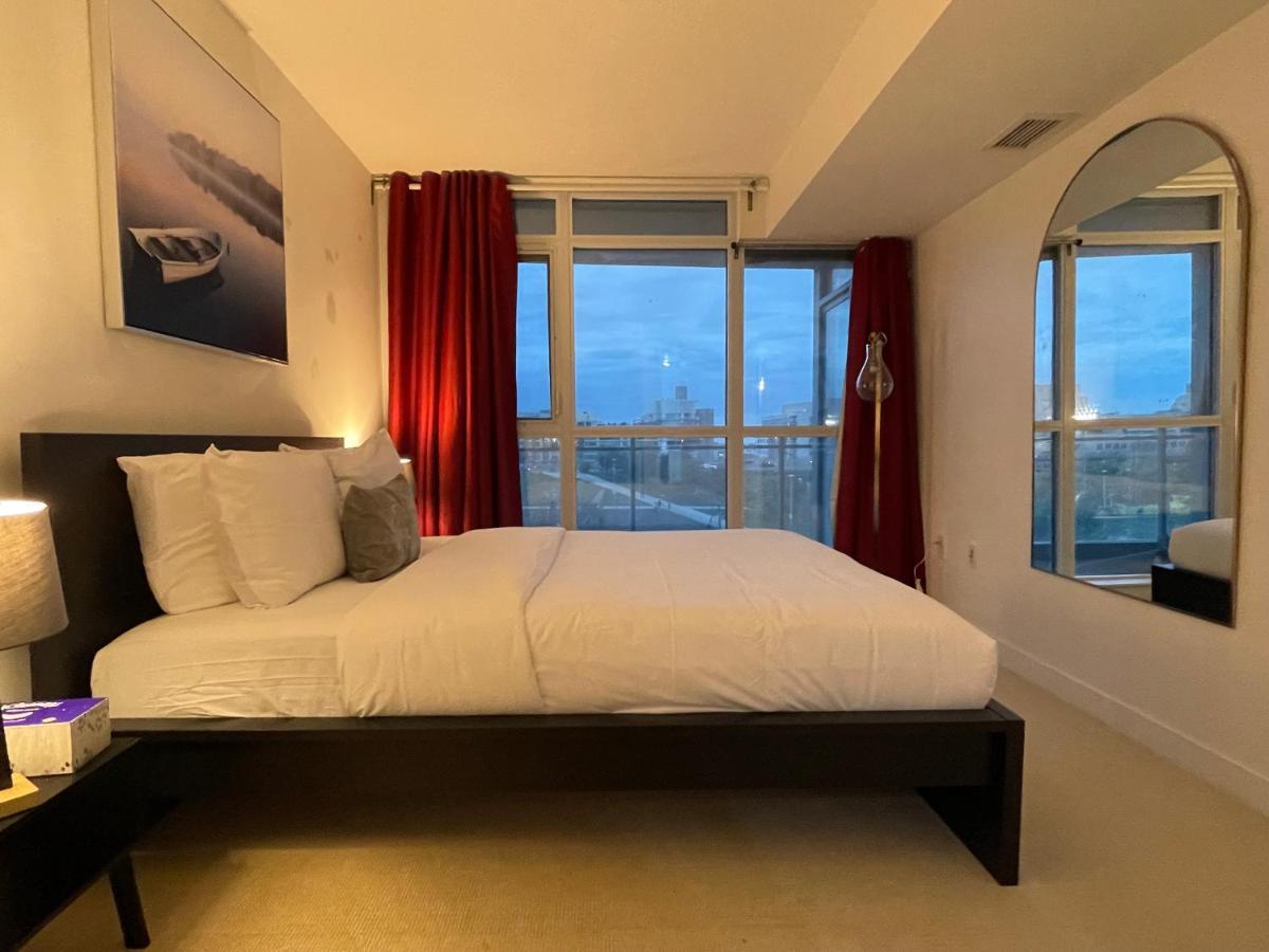 Cozy Open Concept 2Br 2Bath W/Parking -Jays/Cn Apartamento Toronto Exterior foto